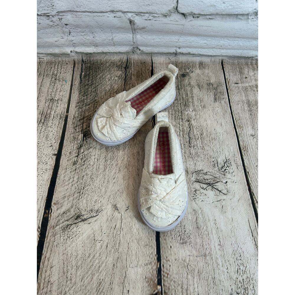 KOALA KIDS Girl’s White Eyelet Lace Slip-On Sneakers / Size: 5